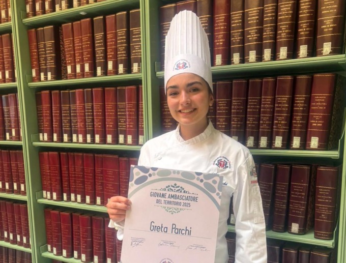 Greta Parchi, giovane talento dell’Istituto Alberghiero Marco Polo, premiata come Ambasciatrice del Territorio 2025 dalla Federazione Italiana Cuochi