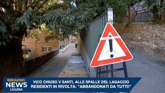 Vico Chiuso V Santi, strada dimenticata da Dio e dagli uomini. I residenti insorgono.