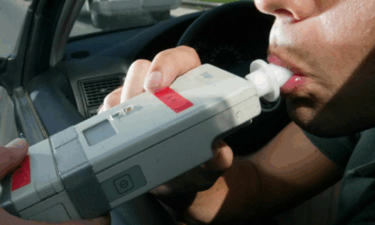 Sicurezza, primo weekend di sperimentazione del piano “estate sicura” della polizia locale. 200 giovani si sono sottoposti all'etilometro volontariamente prima di mettrsi alla guida.