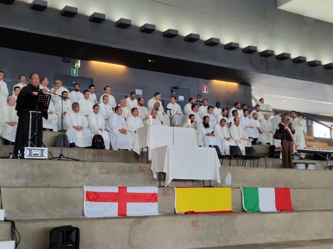 Oltre 1800 ragazze e ragazzi spagnoli, provenienti dal Giubileo dei Giovani, ospitati alla Fiera del Mare