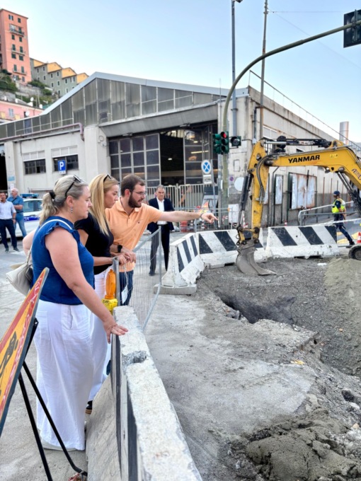 Rottura conduttura idrica a Staglieno, ieri pomeriggio sopralluogo in via Montaldo della sindaca Salis