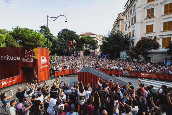 Red Bull Cerro Abajo 2025, grande successo di pubblico. Vince il brasiliano Roger Vieira