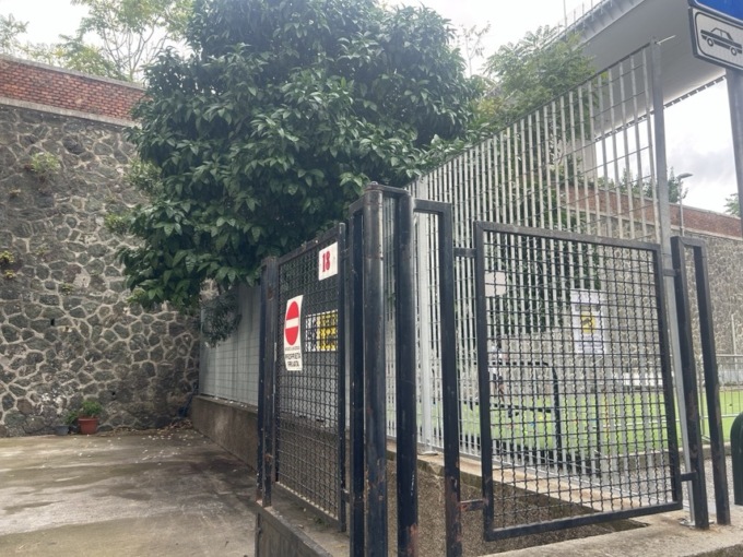Parco della memoria, il campetto che tormenta i residenti di via Porro