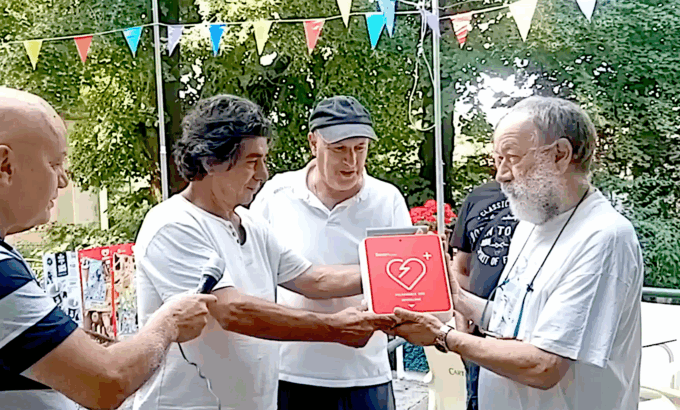 Un defibrillatore per il paese di Vallenzona, località nell’Entroterra di Genova