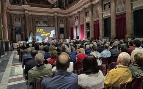 Tutto esaurito per Nicola Piovani a Palazzo Ducale di Genova: “Non avrei mai pensato che la musica sulla guerra della Notte di San Lorenzo fosse ancora così attuale”