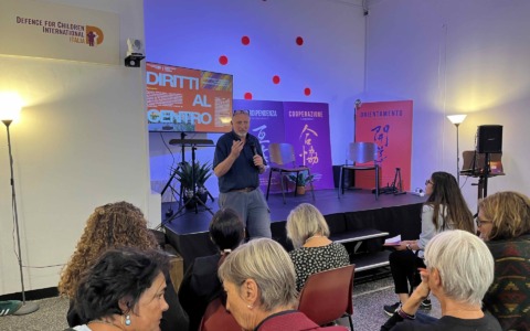 “Diritti al Centro – Verso l’età adulta”: a Genova il mentoring per giovani stranieri diventa risorsa per la comunità