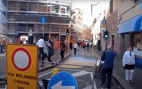 Via Carlo Rolando, parla chi è favorevole alla pedonalizzazione appena attuata