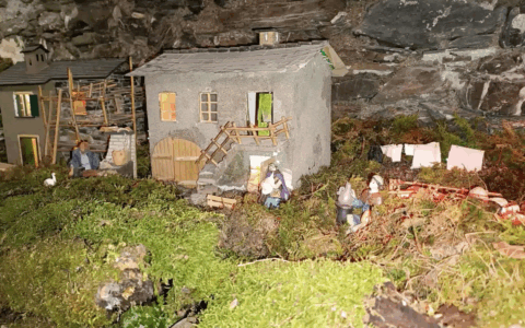 Lo splendido presepe allestito dalla Parrocchia di Favale di Malvaro, questo Natale piu grande ed in un nuovo ambiente