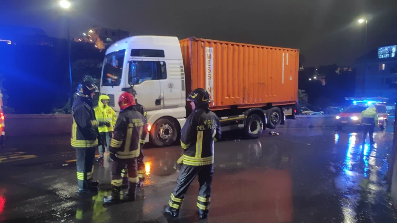 Tragedia in Via Cantore: autoarticolato investe pedone e lo trascina per oltre due chilometri.