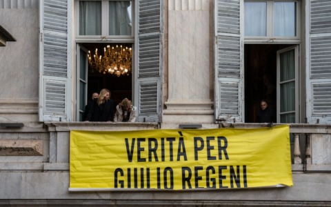 Genova espone lo striscione per Giulio Regeni