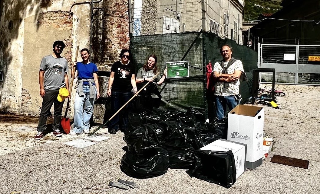Legambiente ripulisce il Parco del Lagaccio: raccolti 19 sacchi di rifiuti