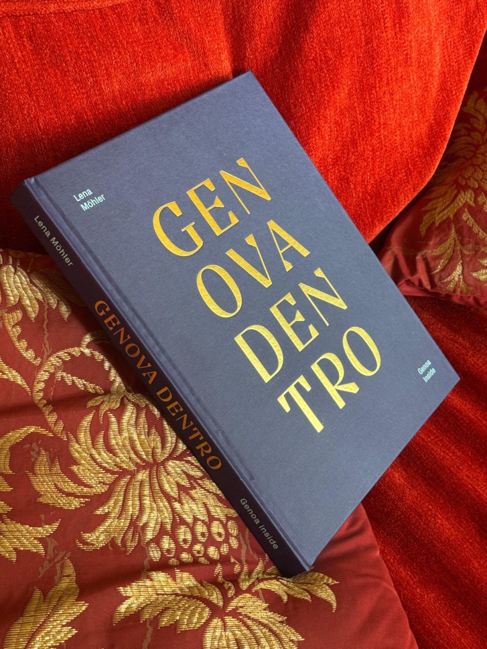 Martedi 26 maggio, alle 18.00, sarà presentato al Quadrivium il volume fotografico “Genova Dentro”