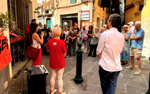 “Mostriamoci liber3”, i disegni dei bambini per Via della Maddalena