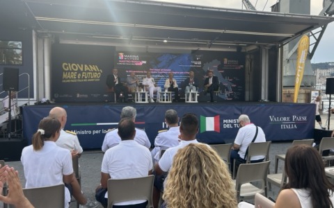 Marina Militare Nastro Rosa Tour: ultima tappa a Genova