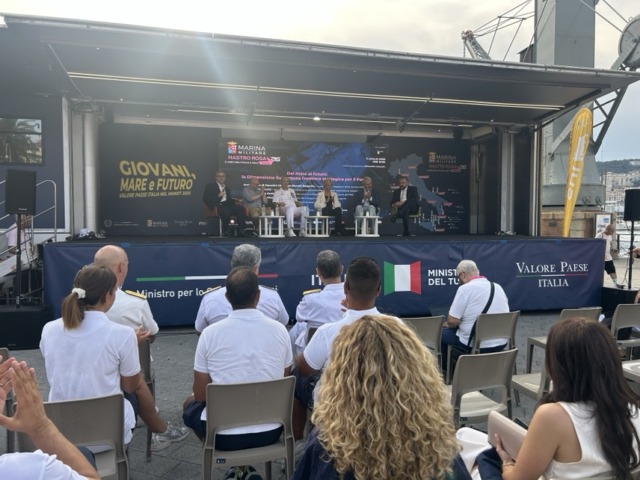 Marina Militare Nastro Rosa Tour: ultima tappa a Genova